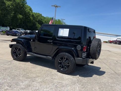 Used 2017 Jeep Wrangler Sahara AWD/4WD image 6