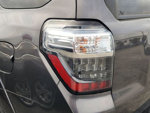 Used 2018 Toyota 4Runner TRD Off-Road image 7