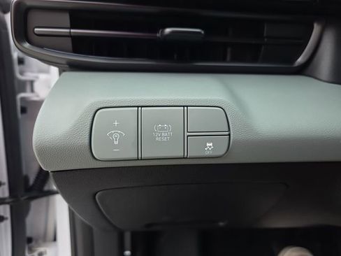 New 2025 Hyundai Elantra Limited image 11