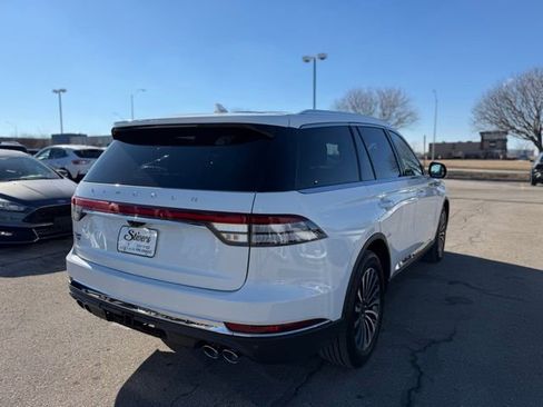 Used 2023 Lincoln Aviator AWD w/ Premium Package image 4