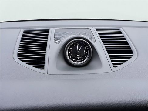 New 2026 Porsche Macan image 22