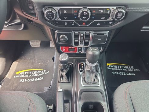 Used 2024 Jeep Wrangler Unlimited Rubicon AWD/4WD image 33