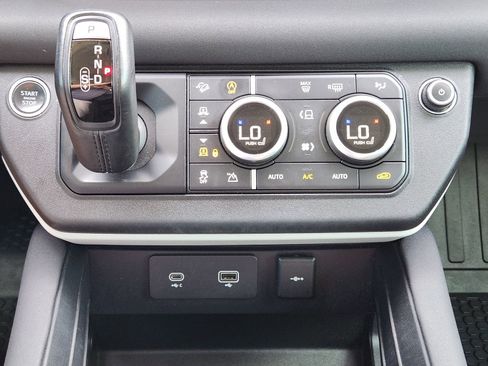 Used 2020 Land Rover Defender 110 First Edition AWD/4WD image 28