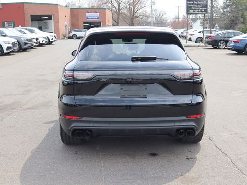 Used 2022 Porsche Cayenne Platinum Edition AWD/4WD image 6