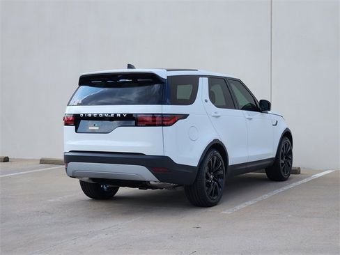Used 2025 Land Rover Discovery S image 4