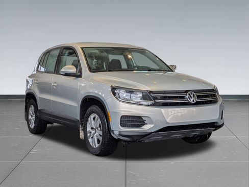 Used 2014 Volkswagen Tiguan S image 8