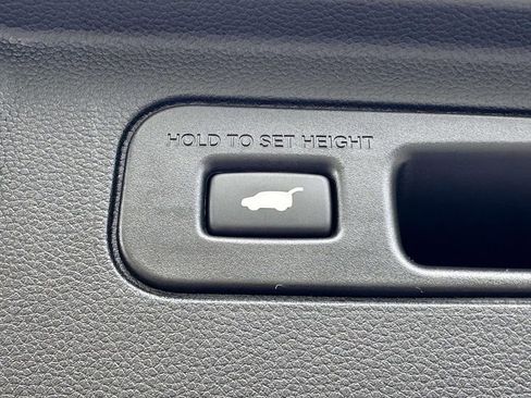 Used 2025 Honda Pilot EX-L image 10