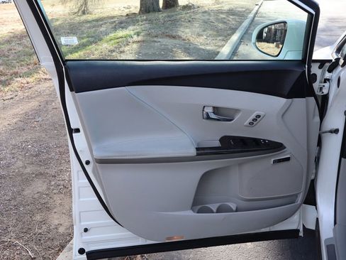 Used 2014 Toyota Venza XLE image 23