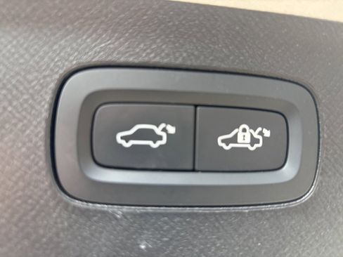 Certified 2023 Volvo XC90 B5 Plus image 39