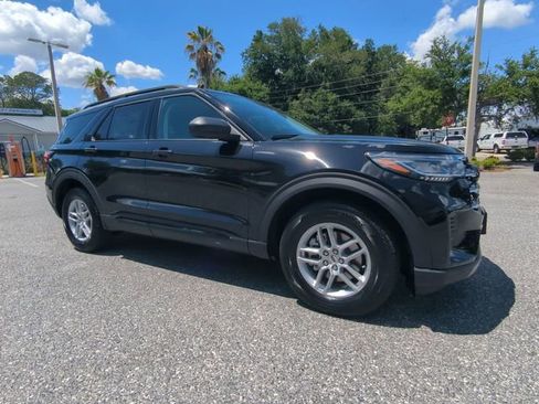 New 2026 Ford Explorer Active RWD image 2