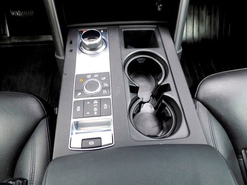 Used 2020 Land Rover Discovery Landmark image 12