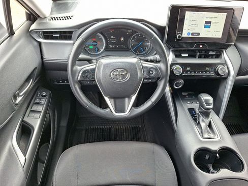 Certified 2023 Toyota Venza LE image 12