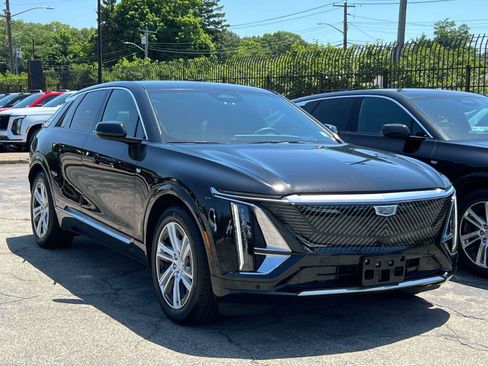Used 2024 Cadillac Lyriq Tech AWD/4WD image 2