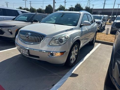 Used 2008 Buick Enclave CXL w/ Entertainment Package #4 FWD image 2