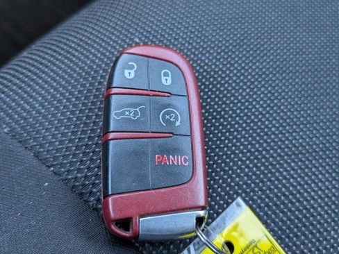 Used 2015 Dodge Challenger R/T image 21