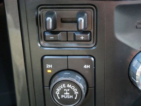 Certified 2022 Ford F150 XLT w/ Equipment Group 302A High image 25