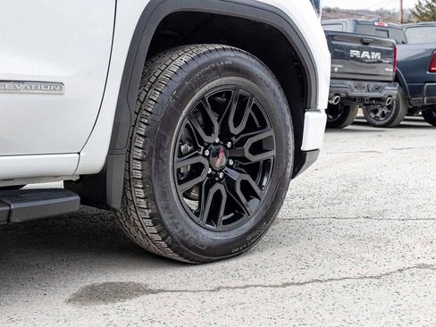 Used 2025 GMC Sierra 1500 Elevation w/ Elevation Premium Package AWD/4WD image 9
