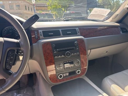 Used 2007 Chevrolet Suburban 2500 LT w/ LT Preferred Equipment Group AWD/4WD image 11