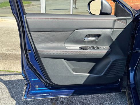 Used 2025 Nissan Kicks SR FWD image 35