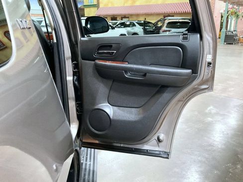 Used 2014 Chevrolet Tahoe LTZ AWD/4WD image 17