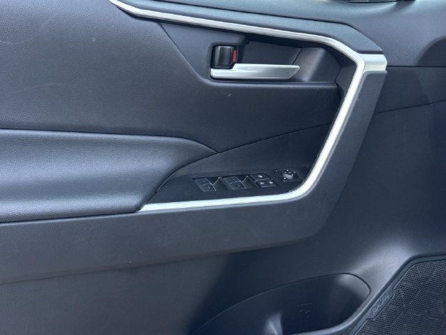 Used 2025 Toyota RAV4 XLE FWD image 25