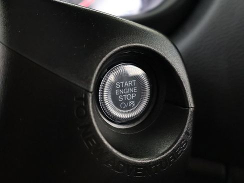 Used 2023 Jeep Renegade Latitude AWD/4WD image 39