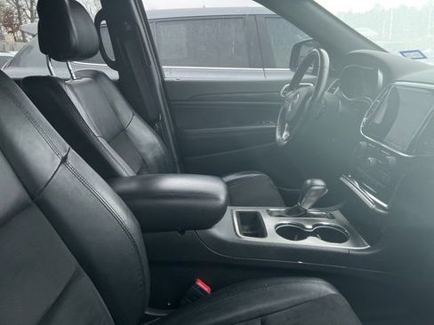 Used 2021 Jeep Grand Cherokee Laredo X image 12