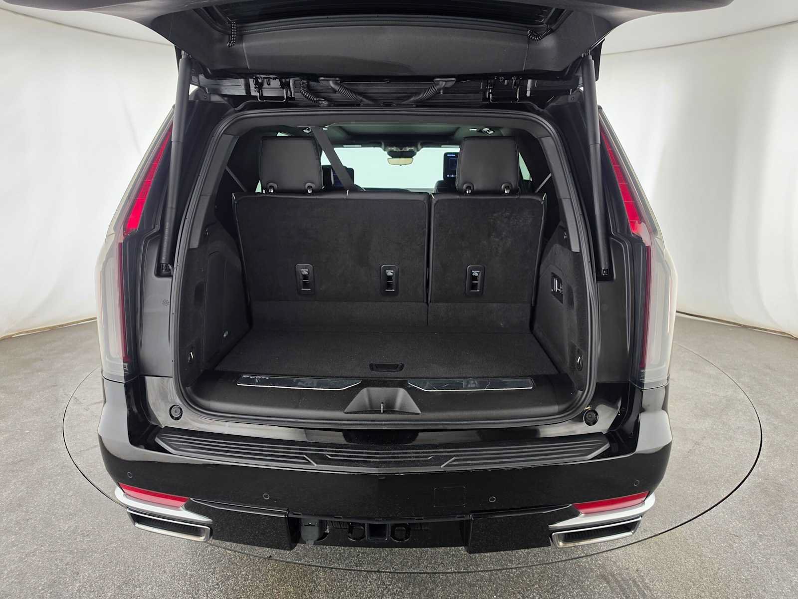 Used 2023 Cadillac Escalade Premium Luxury AWD/4WD image 15