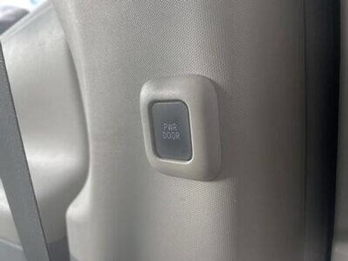 Used 2011 Toyota Sienna LE image 23