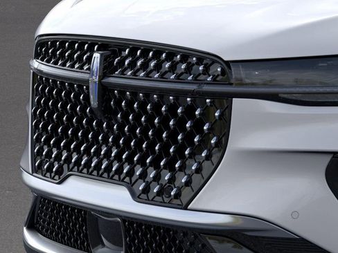 New 2026 Lincoln Nautilus Premier image 17