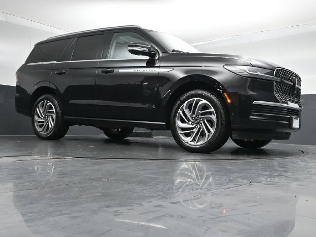 Certified 2025 Lincoln Navigator Reserve AWD/4WD image 38