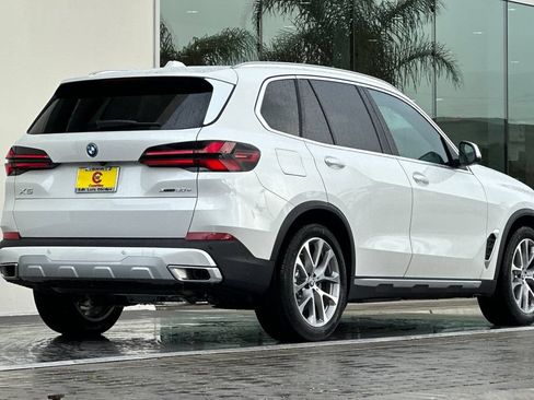New 2026 BMW X5 xDrive50e w/ Climate Comfort Package AWD/4WD image 3
