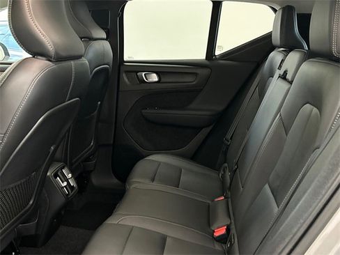 Certified 2025 Volvo XC40 B5 Plus image 23