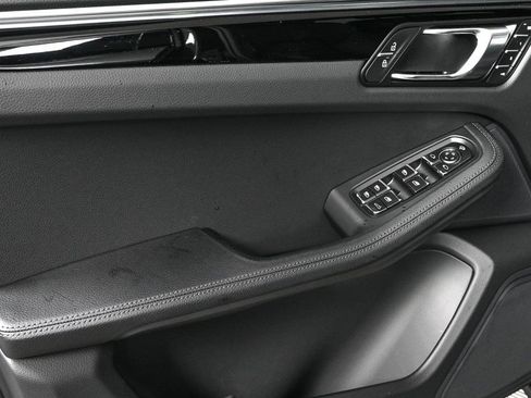 Certified 2026 Porsche Macan AWD/4WD image 6