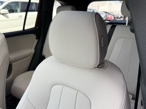 Used 2026 Mercedes-Benz GLB 250 image 3