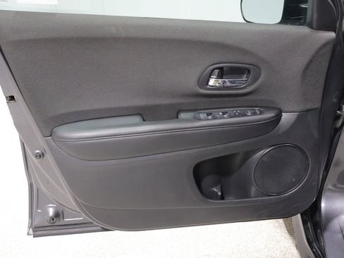 Used 2019 Honda HR-V Sport image 12