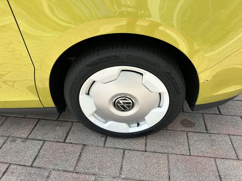 New 2025 Volkswagen ID. Buzz 1st Edition image 8