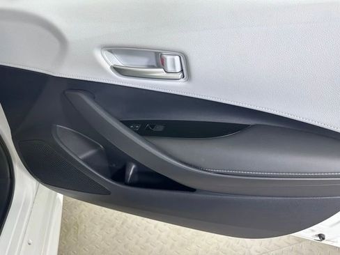 Used 2019 Toyota Corolla SE w/ SE Option Package FWD image 9