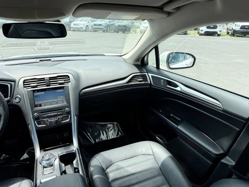 Used 2018 Ford Fusion SE w/ Equipment Group 602A FWD image 22