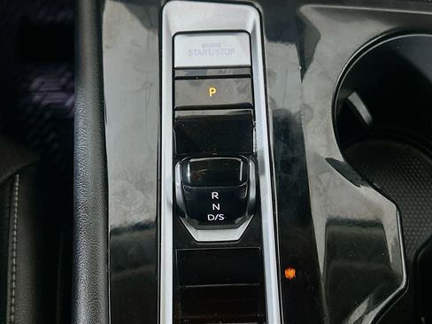 Used 2024 Volkswagen Atlas SE w/ Black Wheel Package FWD image 25