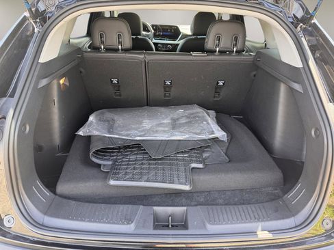 Used 2025 Chevrolet Trax LT FWD image 11
