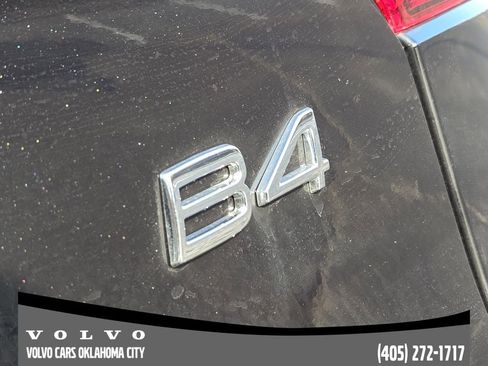 Used 2026 Volvo XC40 B4 Core w/ Protection Package Premier FWD image 9
