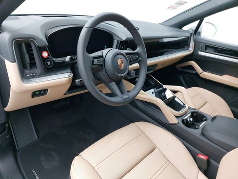 New 2026 Porsche Cayenne image 18