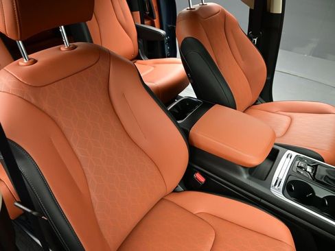 Certified 2026 Kia Carnival SX image 27