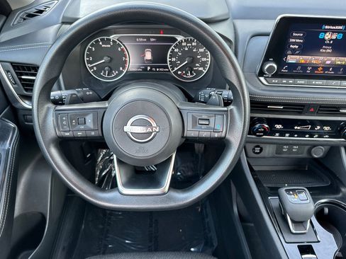 Used 2024 Nissan Rogue SV image 16