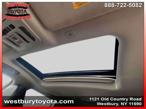 Used 2023 Toyota Highlander XLE AWD/4WD image 37