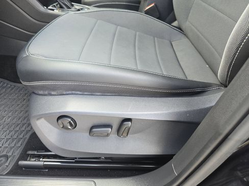 Used 2023 Volkswagen Taos SE image 27