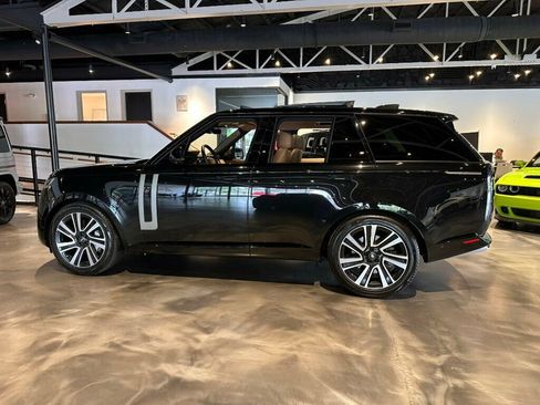 Used 2023 Land Rover Range Rover SE AWD/4WD image 2