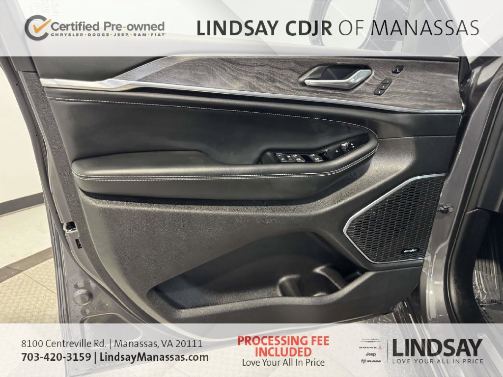Used 2025 Jeep Grand Cherokee L Overland w/ Advanced Protech Group III AWD/4WD image 18