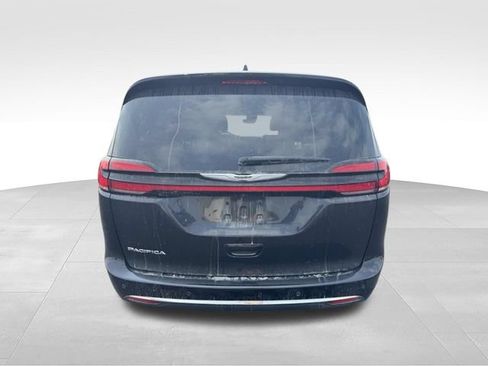 Used 2022 Chrysler Pacifica Touring-L FWD image 6